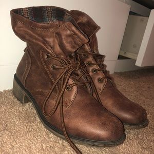 Brown ankle boots with fold outs